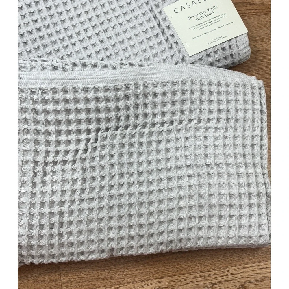 Set of 4 Casaluna Waffle Bath Towels in Light Grey, 100% Cotton, 30" x 56" NEW - Picture 5 of 5